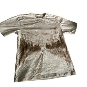 Lands end Blake shelton tan road in the Forrest men’s tee size medium